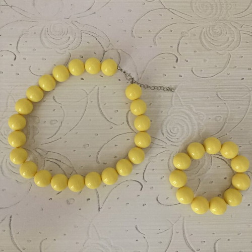 Bohemian summer necklace and bracelet set in bright yellow, like new