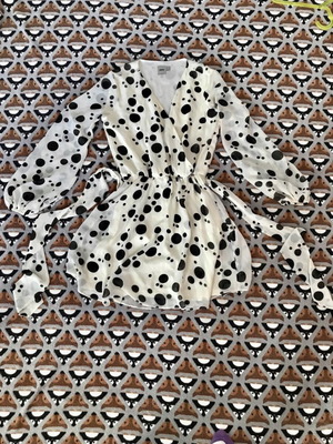 Φόρεμα Asos μέγεθος S σαν καινούργιο, άσπρο με μαύρες βούλες