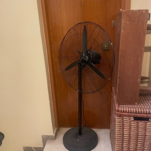 Large floor fan like new for outdoor use
