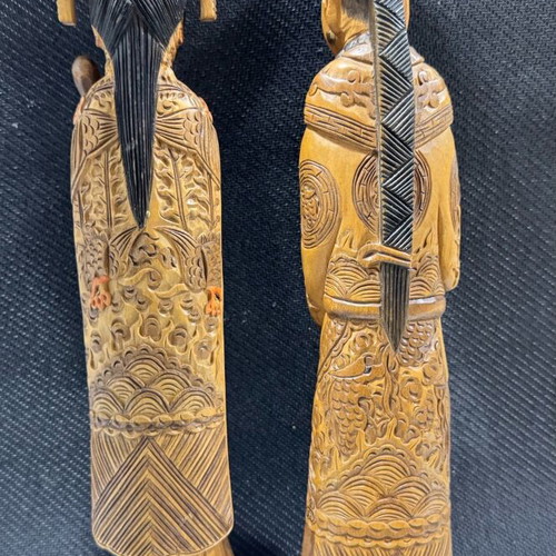 Wooden imperial Chinese figurines like new, pair of 2