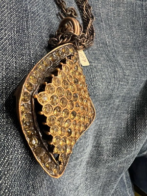 Statement jewelry with geometric rhombus and golden crystals, new