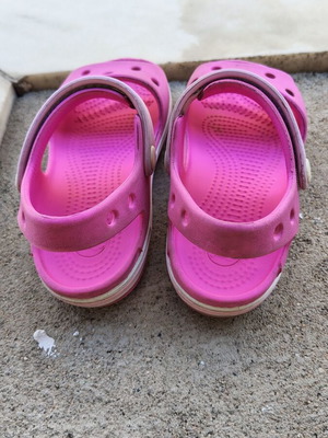 Crocs pink sandals for girls used, size 28-29