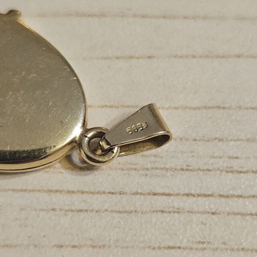Gold pendant locked 14K like new