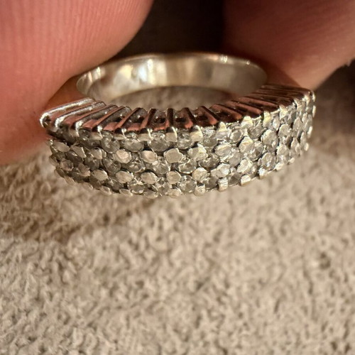Gold ring 18 carats with natural diamonds, like new