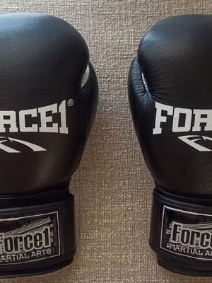Force1 F-1020 Boxing Gloves like new, 14oz, leather