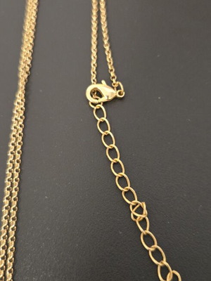 Long necklace with green charm like new