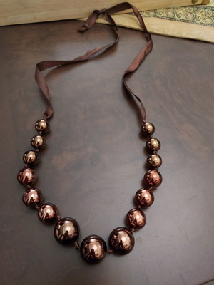 Necklace with large pearls like new
