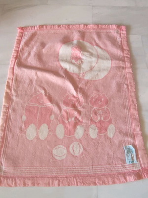 Baby blanket like new, pink, ideal for crib or playpen