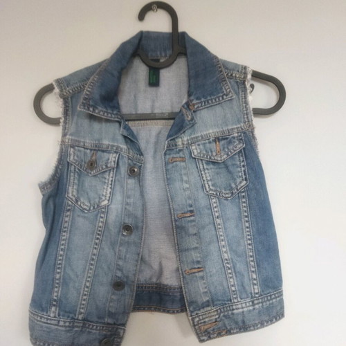 Benetton kids jean vest like new, size 110