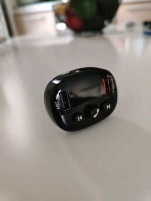 Fm transmiter Xo σαν καινούργιο με δύο θύρες USB A και 18W fast charge