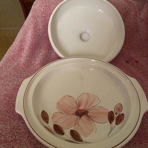 Oven dish with painting like new