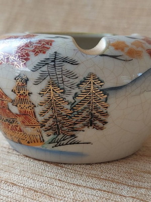 Authentic Satsuma Japan ashtray like new
