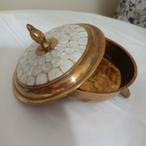 Solid bronze centerpiece bowl with lid