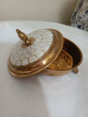 Solid bronze centerpiece bowl with lid