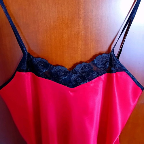 Satin robe and nightgown set with black lace, like new, red by Rachel