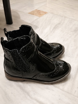 Girls' black patent leather brogue boots size 23 like new