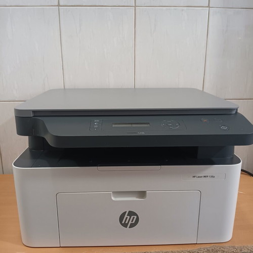 HP LaserJet Pro MFP 135A multifunction printer like new with toner 2K