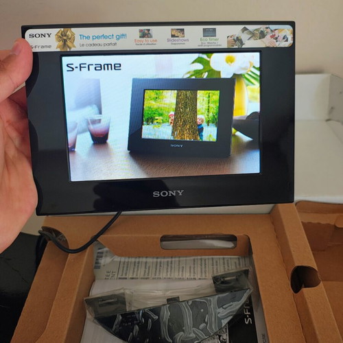 Sony DPF-C70A digital photo frame new