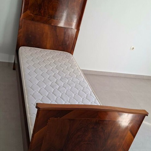 Italian walnut and rosewood bed Louis XV style used, marquetry and bronze details