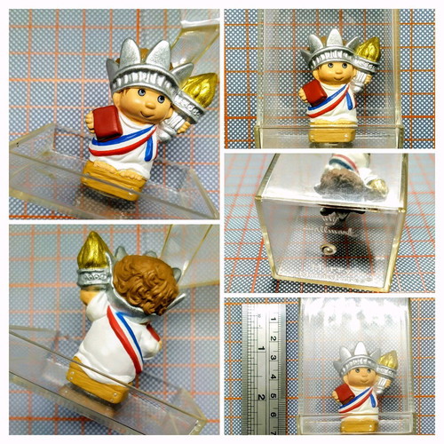 Hallmark Statue of Liberty miniature like new, collectible