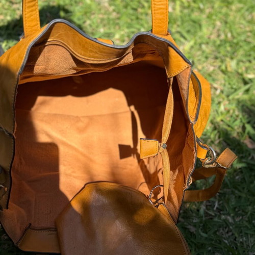 A To Z Greek shoulder bag like new, yellow and gold, soft leather