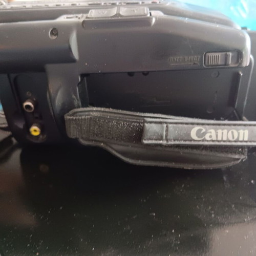 Canon E209 and E300 video cameras used for parts without power supply