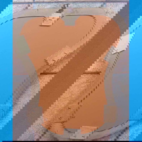 Ξύλινος καθρέφτης τοίχου με διακοσμητικό ρόδακα ξυλόγλυπτο μεταχειρισμένος 52x60 εκ.