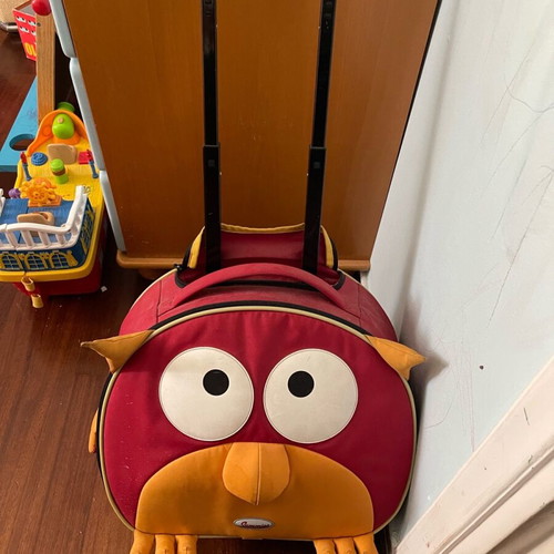 Samsonite children's suitcase like new with wheels and handle