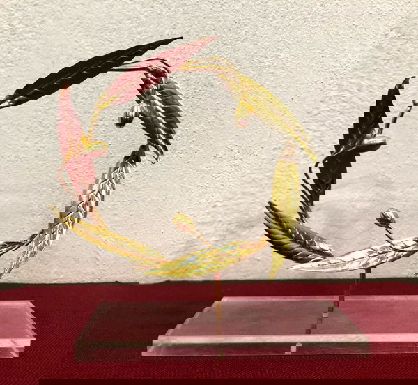 Χειροποίητo διακοσμητικo στεφάνι σε βάση plexiglass.