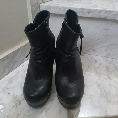 A To Z Greek women's black leather ankle boots like new, size 36