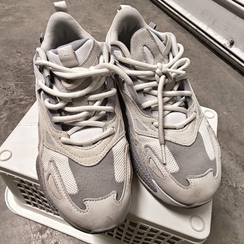 Puma casual athletic shoes used, size 41, white and grey