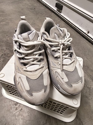 Puma casual athletic shoes used, size 41, white and grey