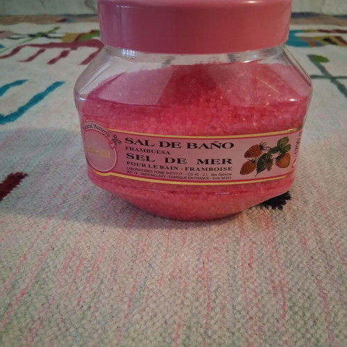 Bath salts used with raspberry scent 1400 g