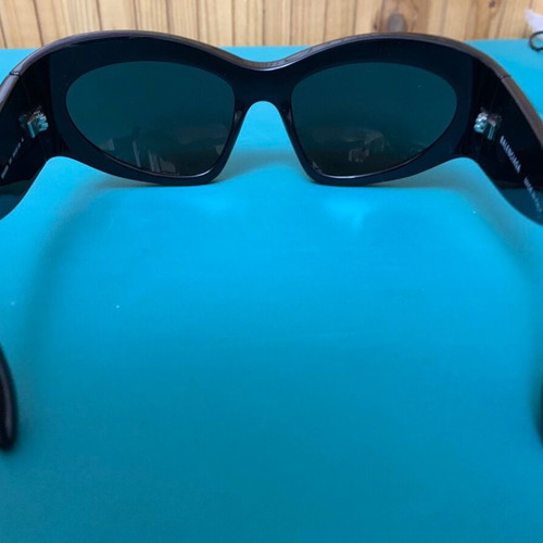 Balenciaga BB0228S/001 women's sunglasses like new, black
