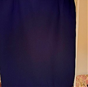 XXL  φούστα εξαιρετικής ποιότητας κρεπ ύφασμα , μαύρο χρώμα  με μικρό  άνοιγμα πίσω .