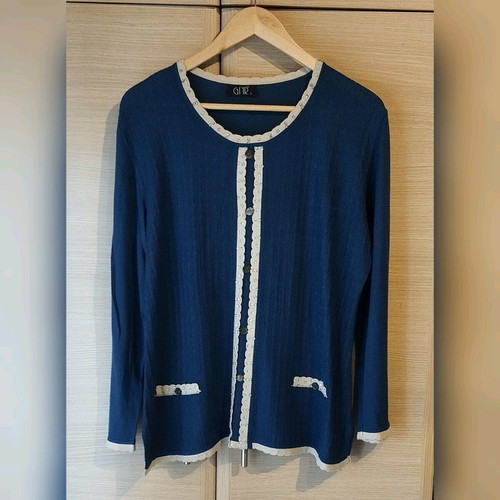Unique blouse used blue, size Large