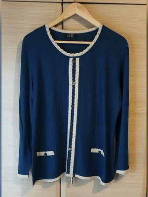 Unique blouse used blue, size Large