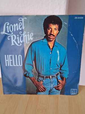 Lionel Richie Hello 45 RPM single in excellent condition