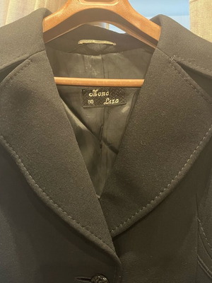 Black wool women's coat 1980's with deluxe black silk lining like new
