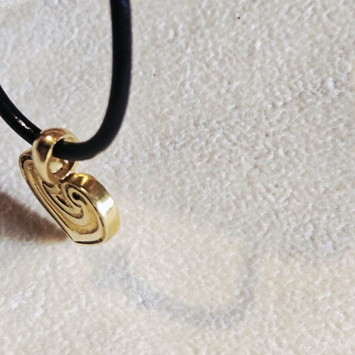 Zolotas Necklace 750 18K New With Rubber Strap