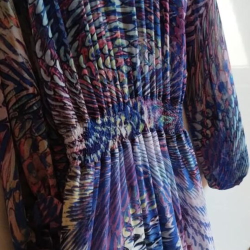 Dress like new, long colorful with elastic waist and sleeves