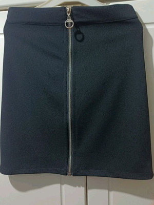 Black mini skirt with zipper new, size S