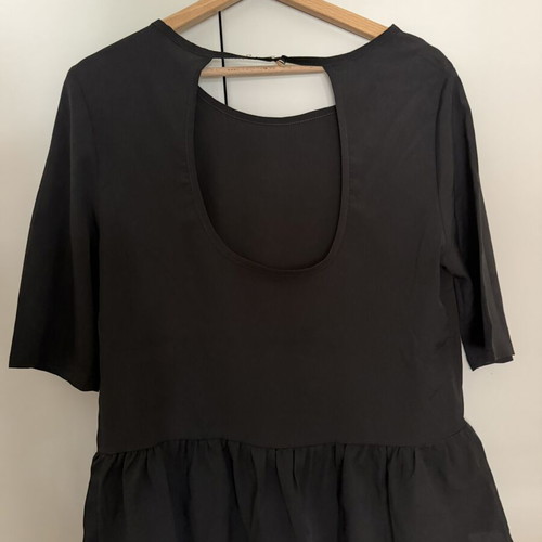 Blouse with ruffles and open back Tiffany size S like new black