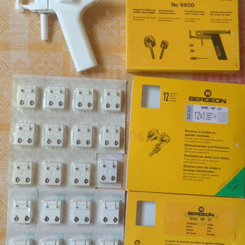Bergeon No 6600 professional ear piercing gun with sterilized earrings