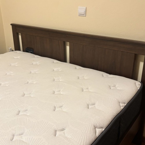 IKEA Double Bed 160x200 with SERTA Adoring Night Mattress like new