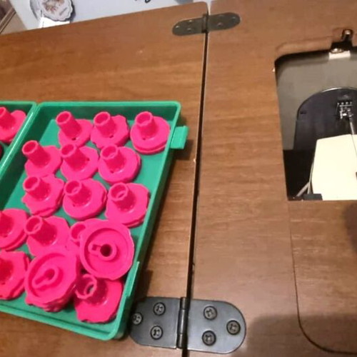 Mercedes sewing machine like new with table base
