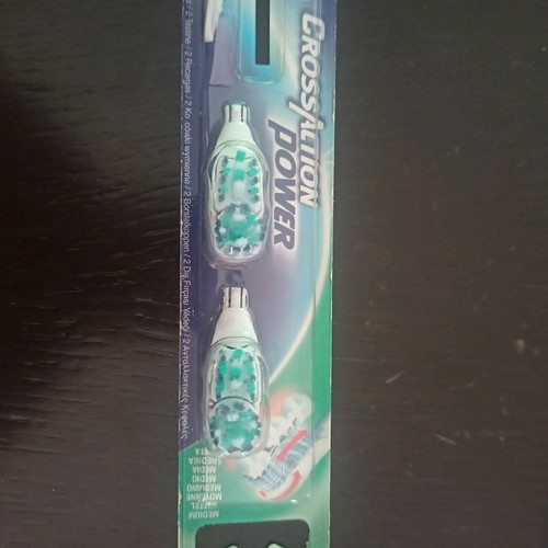 Oral-B Cross Action new with sealed replacement set