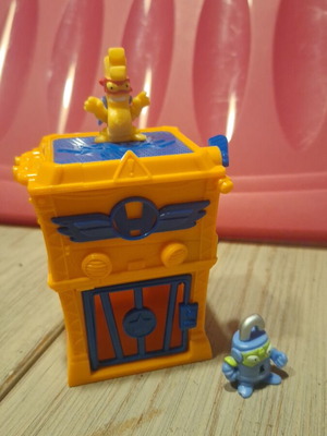 Super Zings Series 1 Kaboom Trap Miniature Toy like new