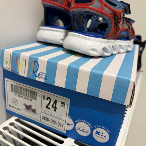 Spider-Man toddler sandals size 22 like new with lights