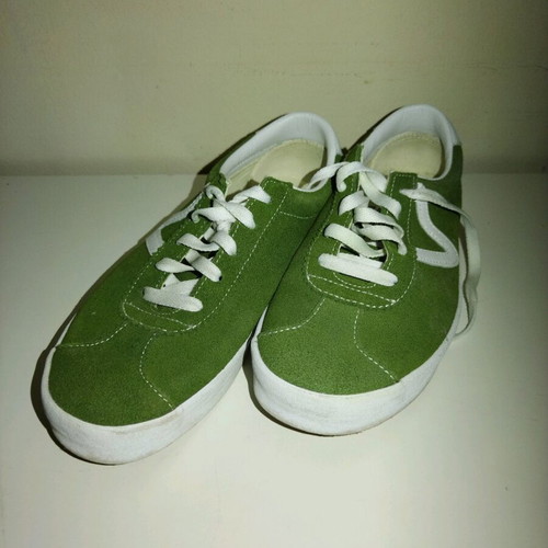 Vans green athletic shoes like new, size 39.5